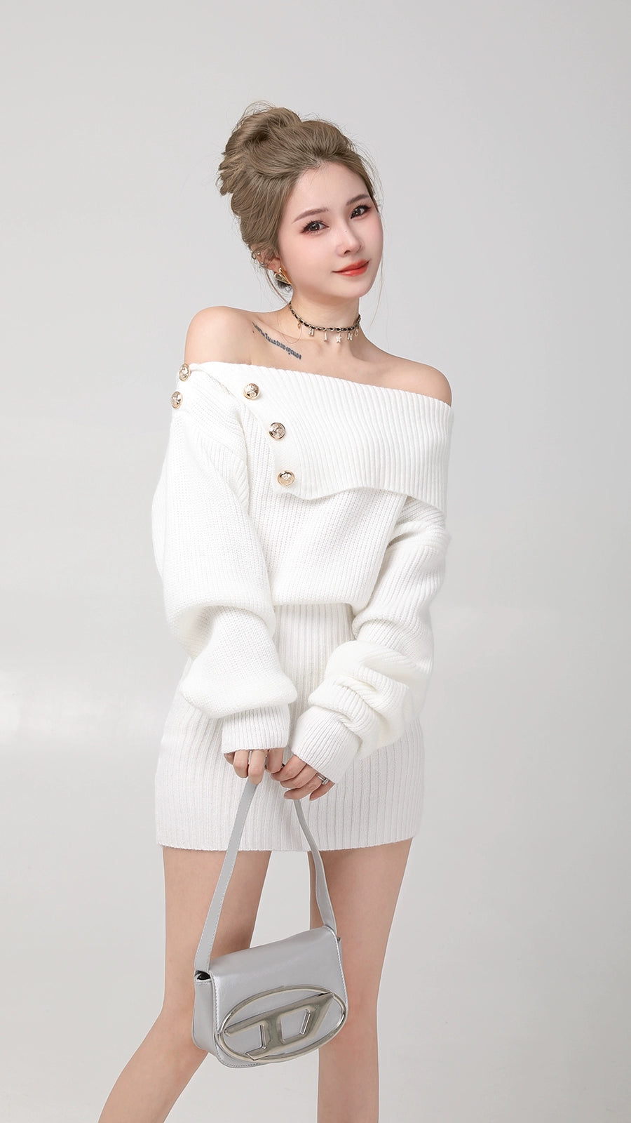 [Sales start from 21:00 on Wednesday, August 21] Point Botann off-shoulder one-piece DL1175